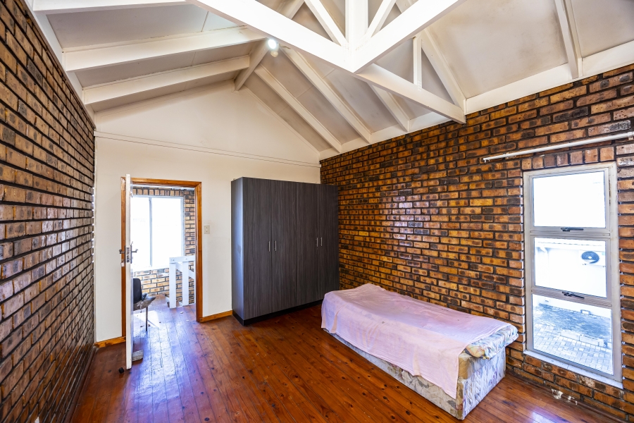 6 Bedroom Property for Sale in Quigney Eastern Cape